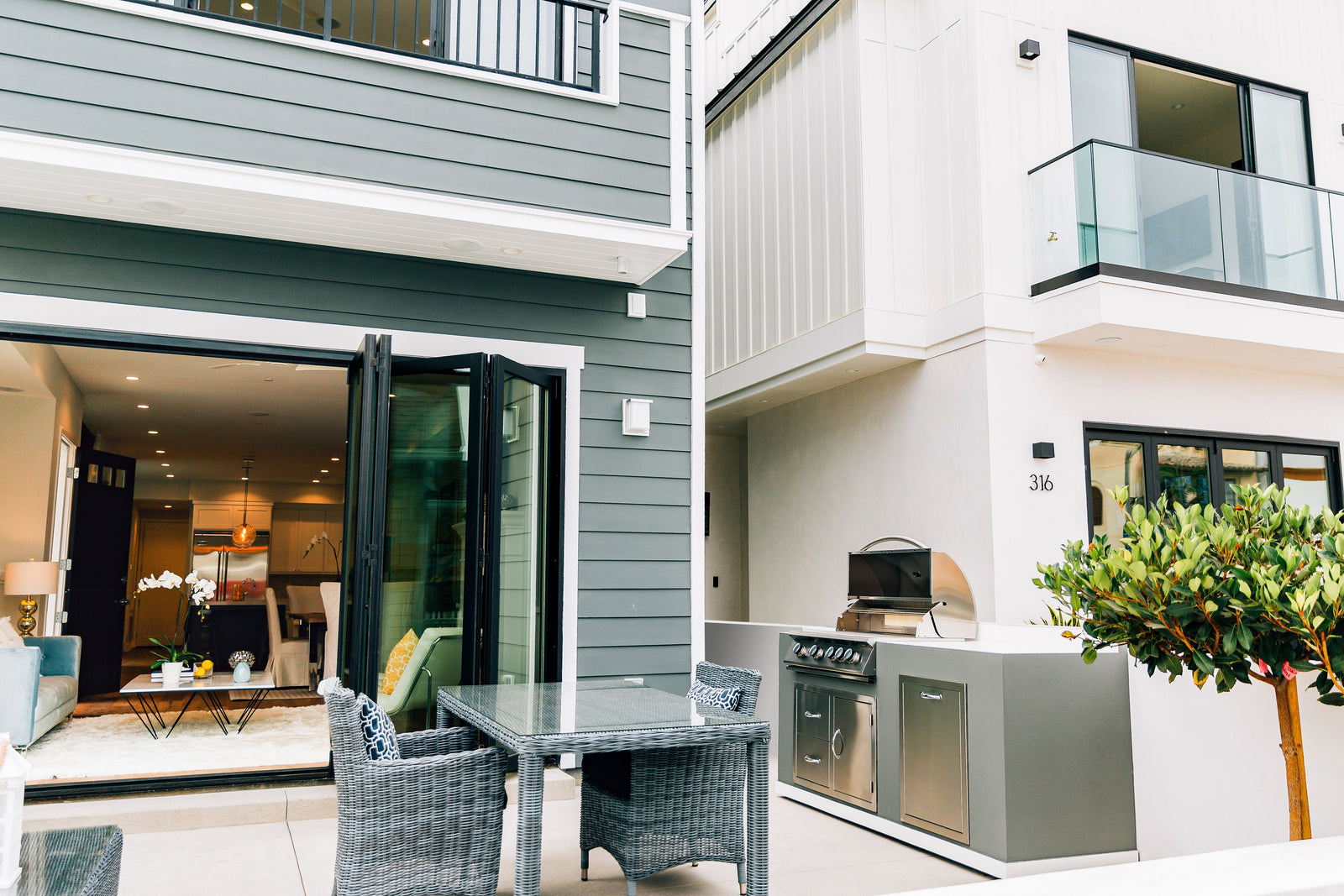 Summerset Outside Grill Lifestyle