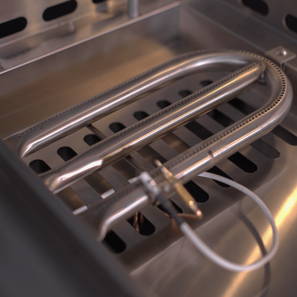 Le Griddle Pro Series 105 41-Inch 3-Burner Built-In Gas Griddle Zoomed In Burner
